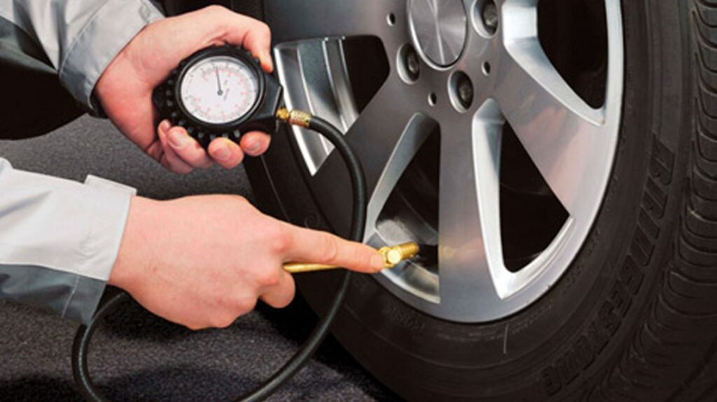como saber qual a pressão ideal do pneu