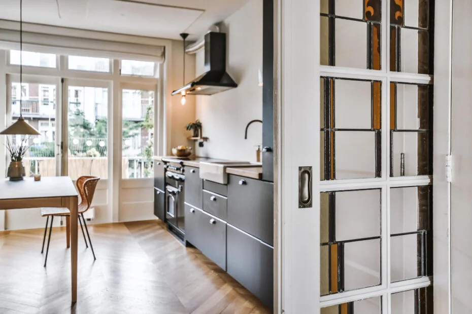 Como fazer a Decoração de Cozinha Simples? Dicas 9 cozinha interior decorado