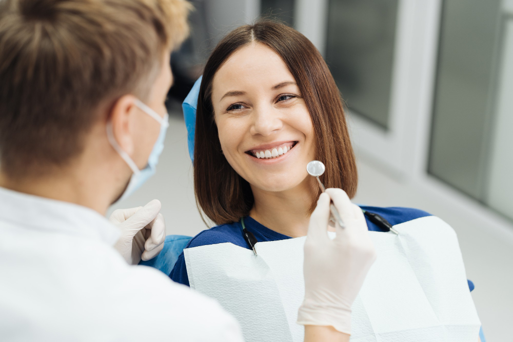 Facetas de porcelana: o caminho para um sorriso de celebridade com a reabilitação oral 4 dentista odonto